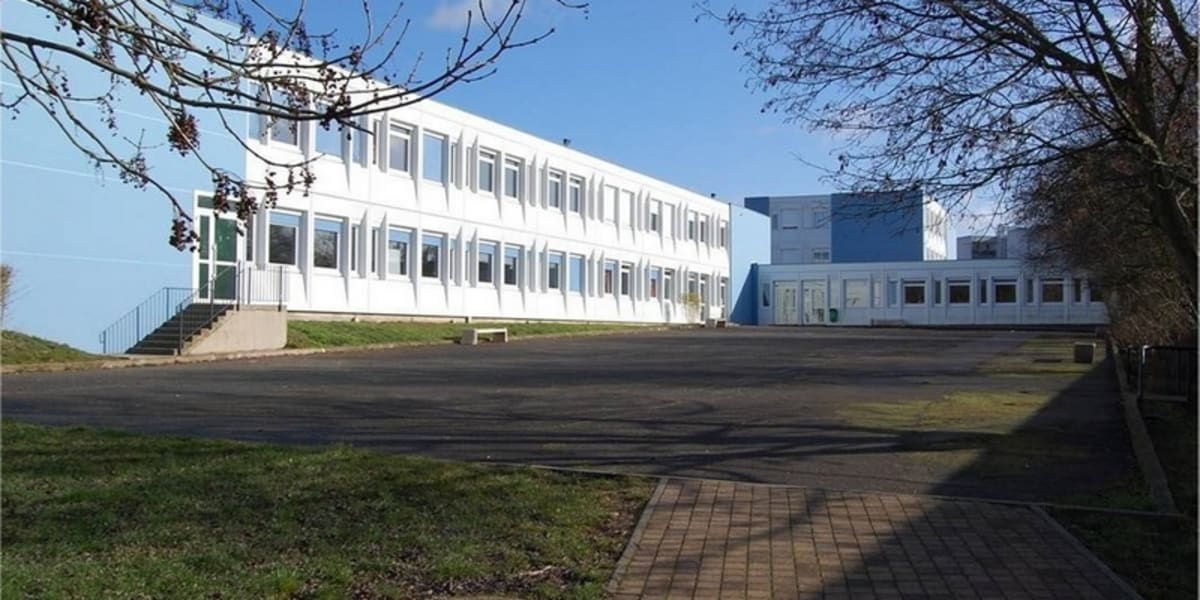 Lycée des Métiers Gilbert Courtois - Institut de beauté Dreux - Photo de couverture - OneBooking