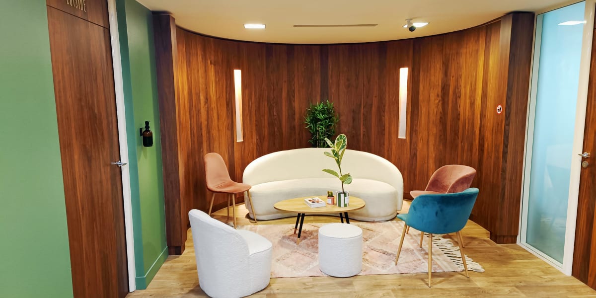 Up Your Nails chez Maison Lecomte - Institut de beauté Saint-Denis - Photo de couverture - OneBooking