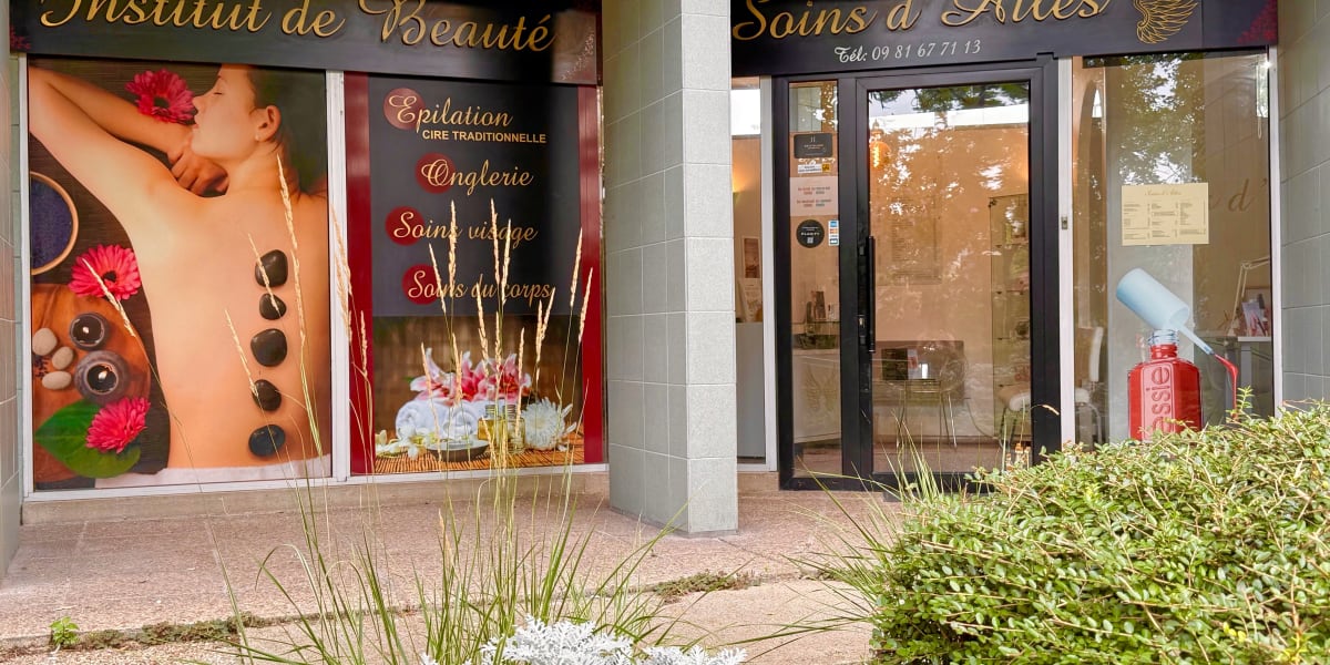 Soins d’ailes - Sourcils & cils Créteil - Photo de couverture - OneBooking