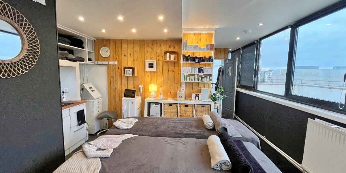Le 6 Institut - Radisson - Onglerie Clermont-Ferrand - Photo de couverture - OneBooking