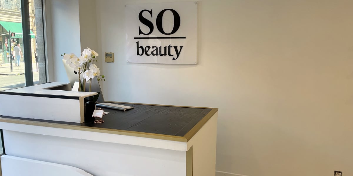 SO BEAUTIFUL - Barbier Bordeaux - Photo de couverture - OneBooking