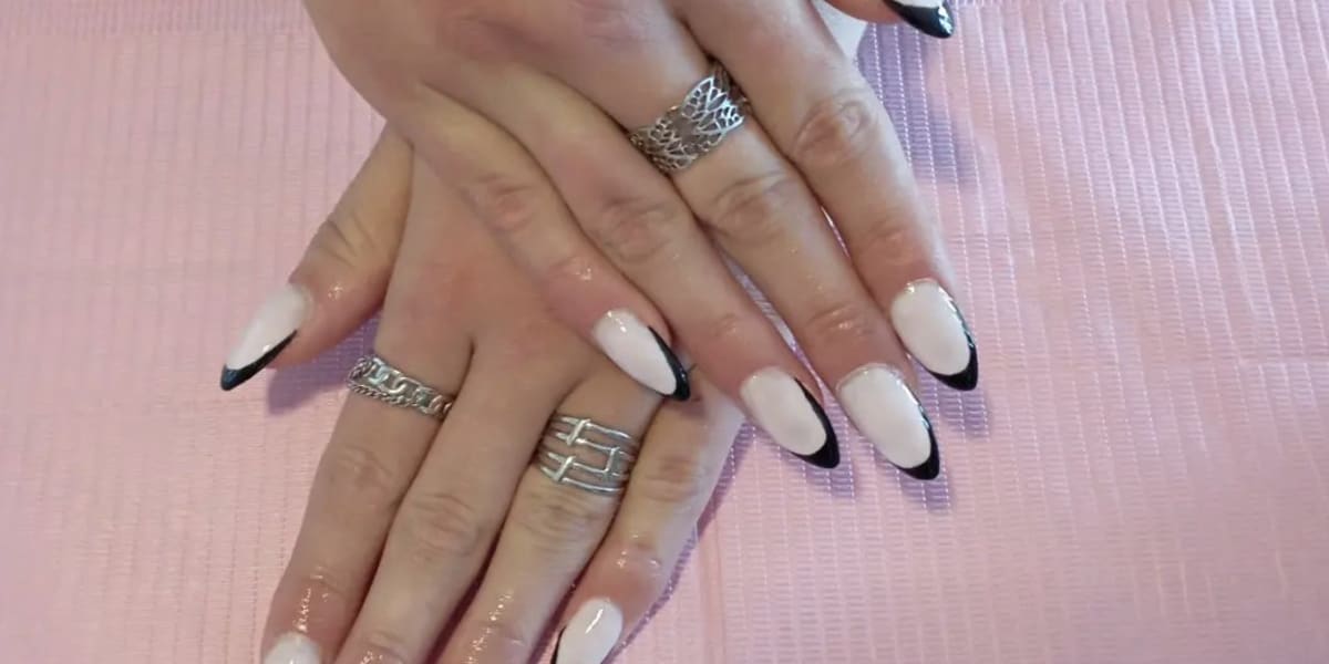 Les Ongles de Mélia - Onglerie Canet-en-Roussillon - Photo de couverture - OneBooking