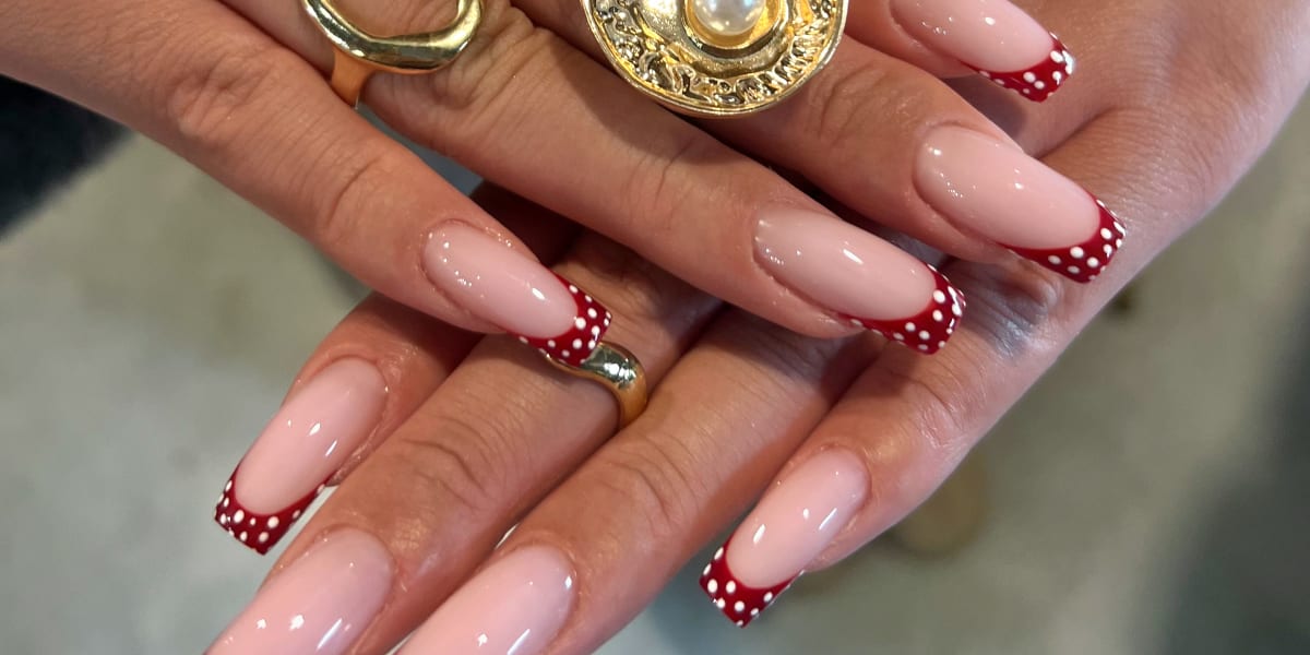 MOON NAILS (SLOWIANKA) - Onglerie Dijon - Photo de couverture - OneBooking