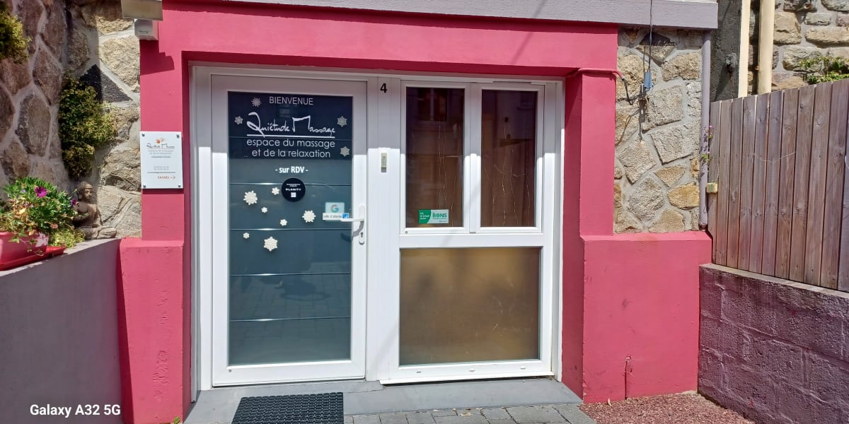 chez Nathalie à l'espace "Quiétude Massage" - Sourcils & cils Brest - Photo de couverture - OneBooking