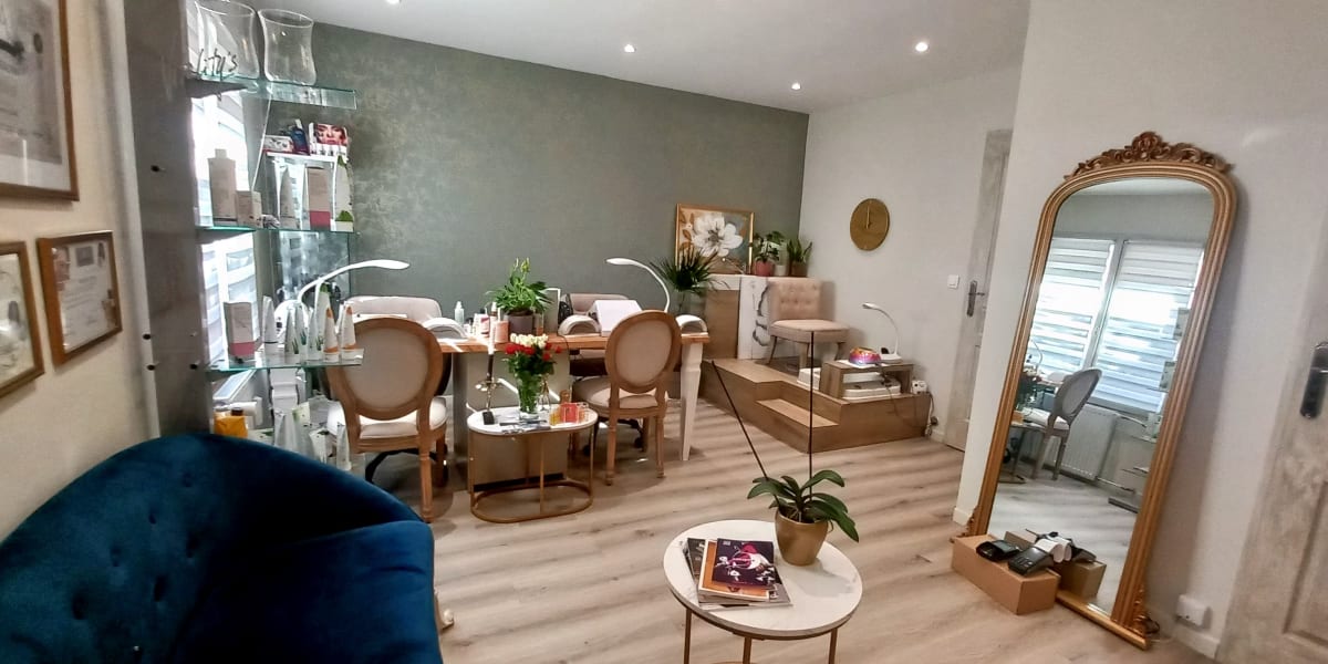 Viva Magenta - Institut de beauté Saint-Julien-en-Genevois - Photo de couverture - OneBooking