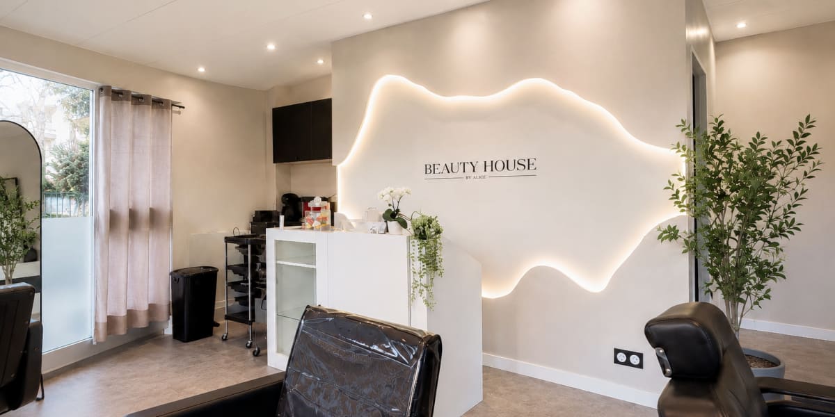 Beauty House by Alice - Coiffure Antibes - Photo de couverture - OneBooking