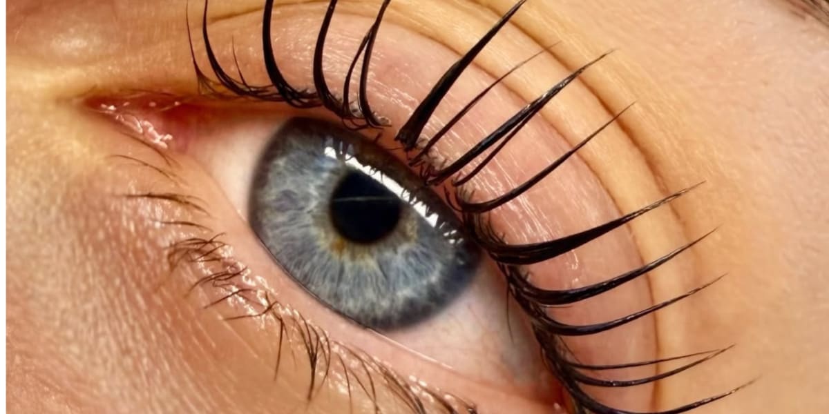LASH ISLA - Sourcils & cils Hyères - Photo de couverture - OneBooking