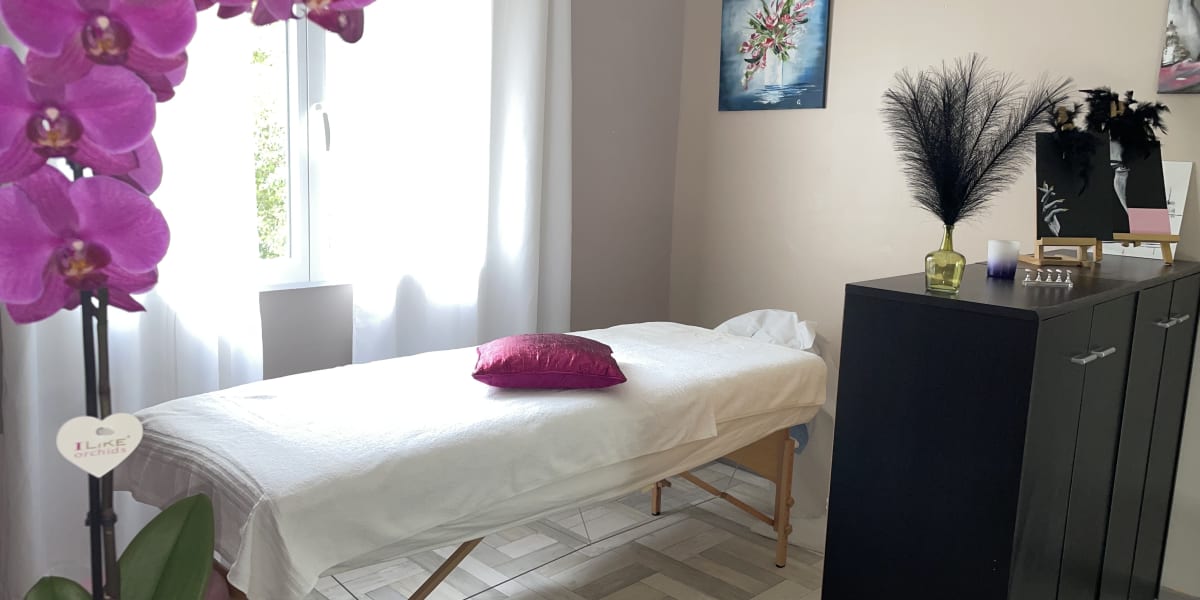 Soin de Soie | Manucure & Massage - Onglerie Milhaud - Photo de couverture - OneBooking