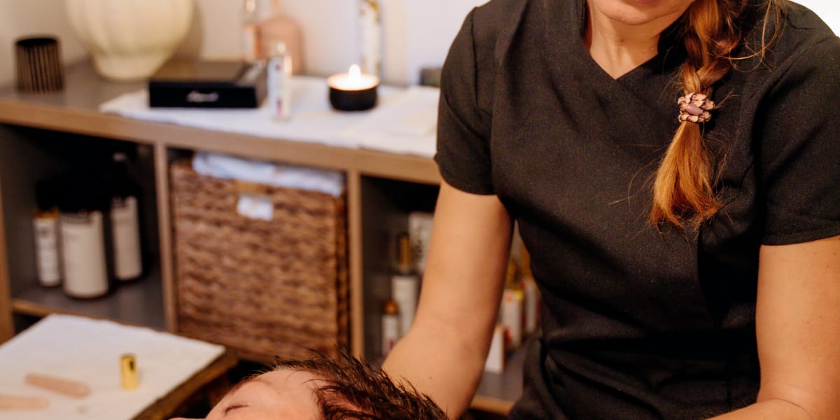 Coralie Espeut Massages - Sourcils & cils Ajaccio - Photo de couverture - OneBooking