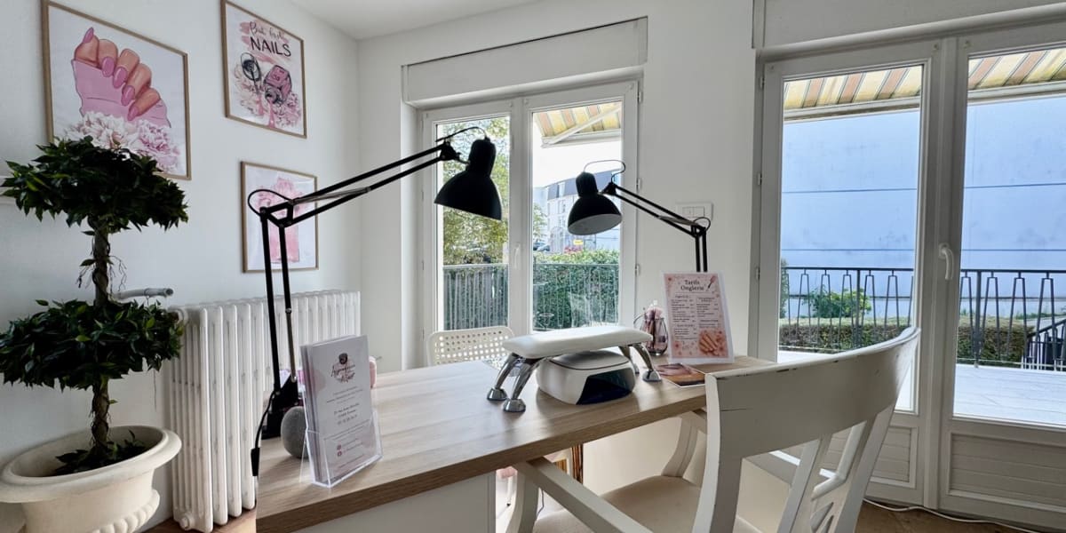 Le poudrier d'Eugenie - Sourcils & cils Évreux - Photo de couverture - OneBooking