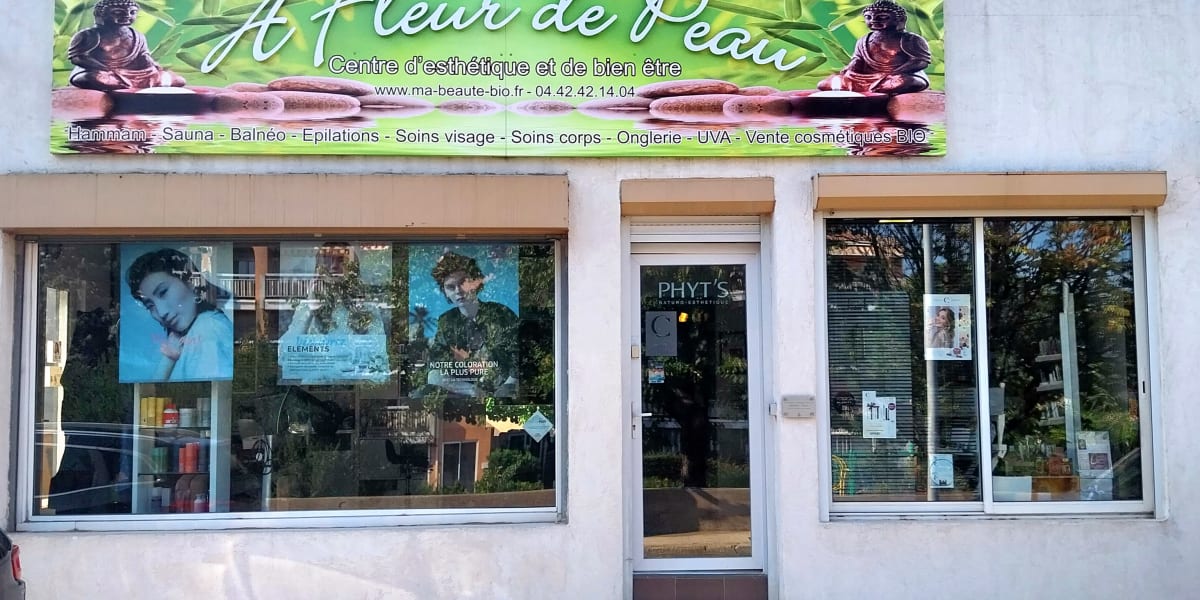 A fleur de peau - Sourcils & cils Martigues - Photo de couverture - OneBooking