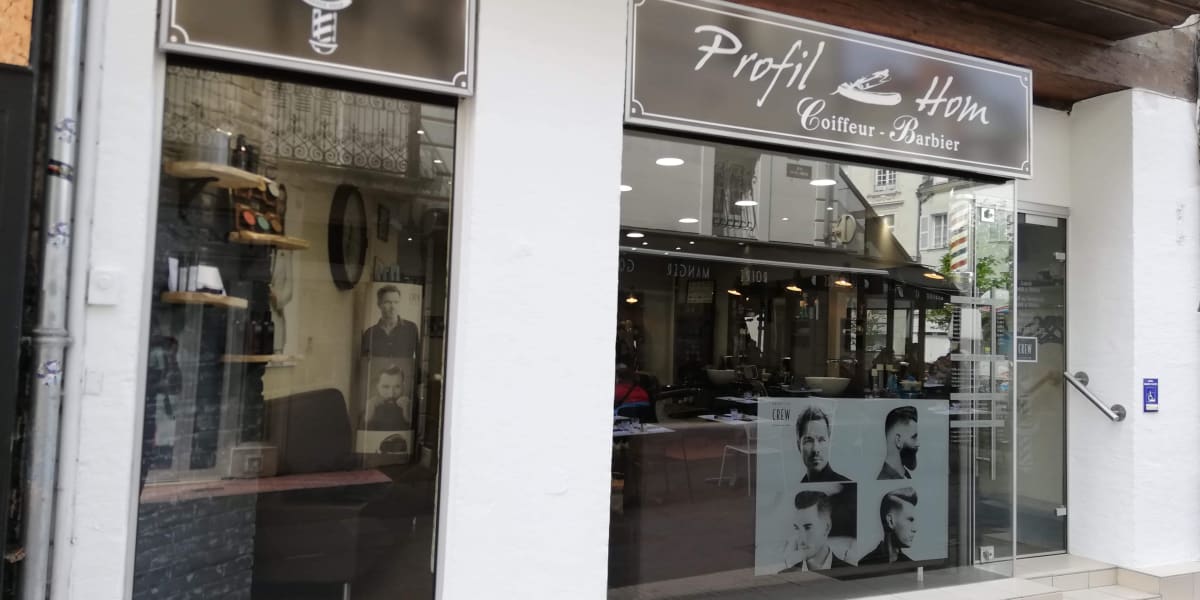 Profil hom - Coiffure Saumur - Photo de couverture - OneBooking