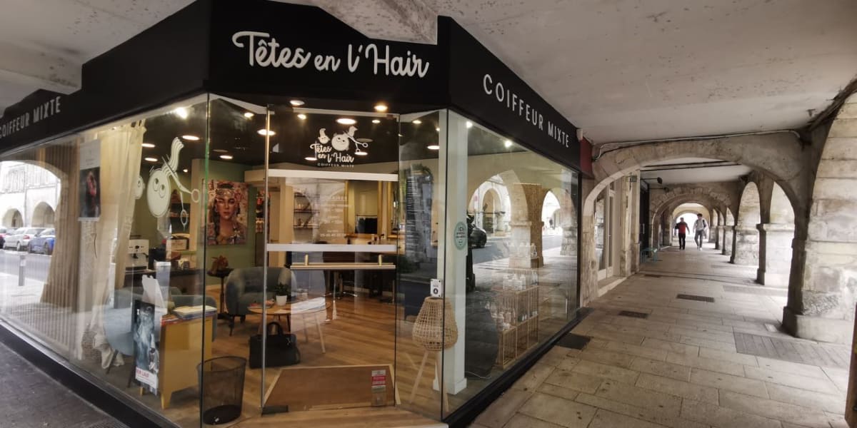 Têtes en l’hair - Coiffure La Rochelle - Photo de couverture - OneBooking