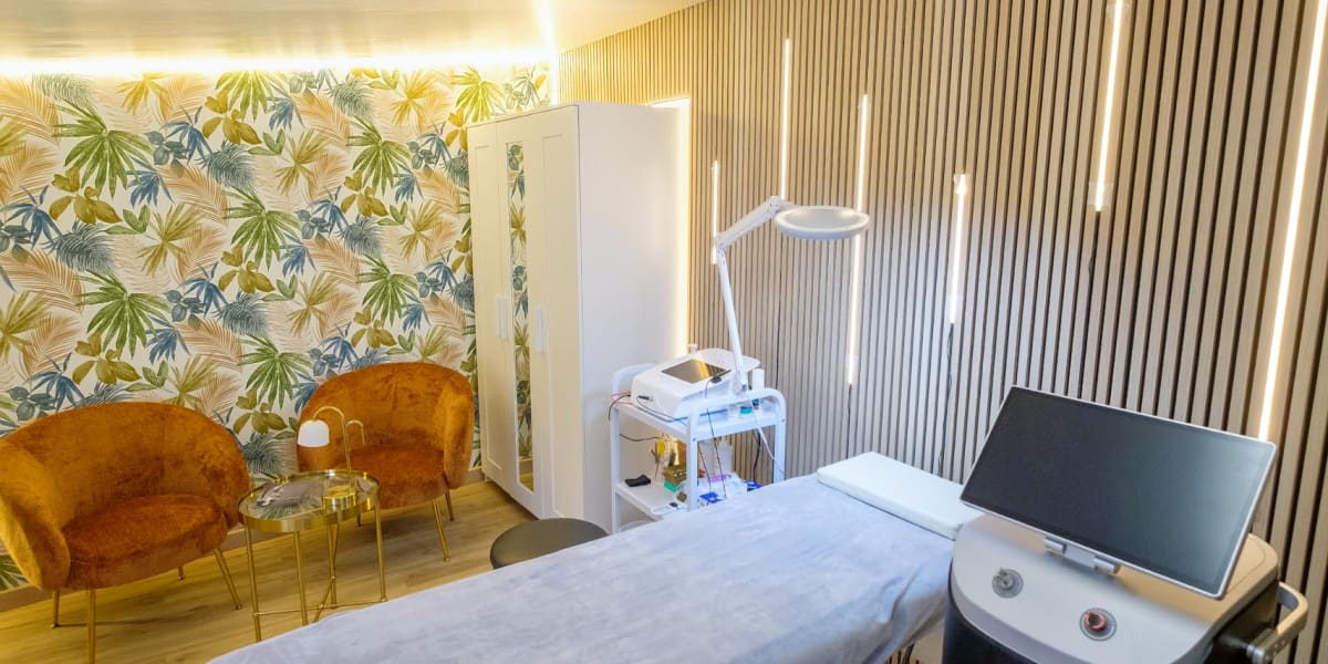 ABSOLUTE EPIL - Epilation Laser & Electrolyse - Sourcils & cils Champigny-sur-Marne - Photo de couverture - OneBooking