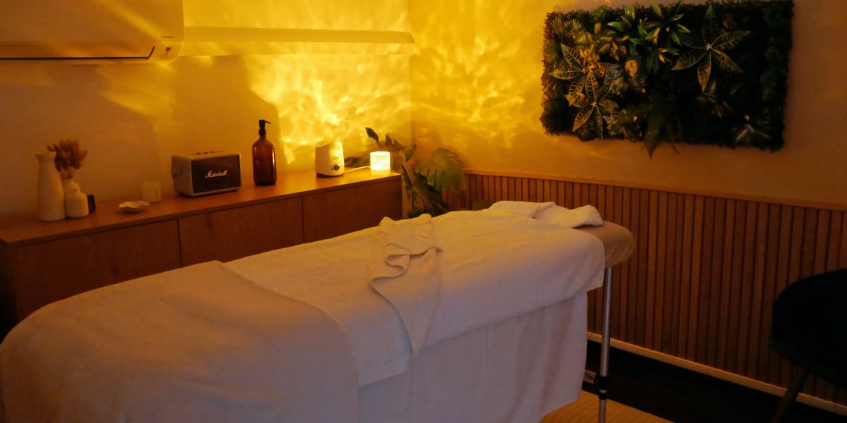 Elise Massages et bien être - Sourcils & cils Ajaccio - Photo de couverture - OneBooking