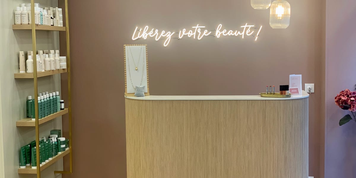 Camille Albane - Bandol - Coiffure Bandol - Photo de couverture - OneBooking