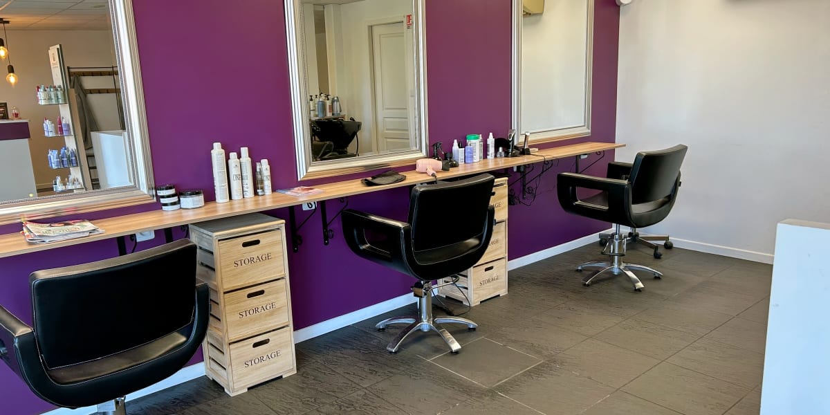 Les Ciseaux d'Alycia & Nails by Laura - Coiffure Val de Virvée - Photo de couverture - OneBooking