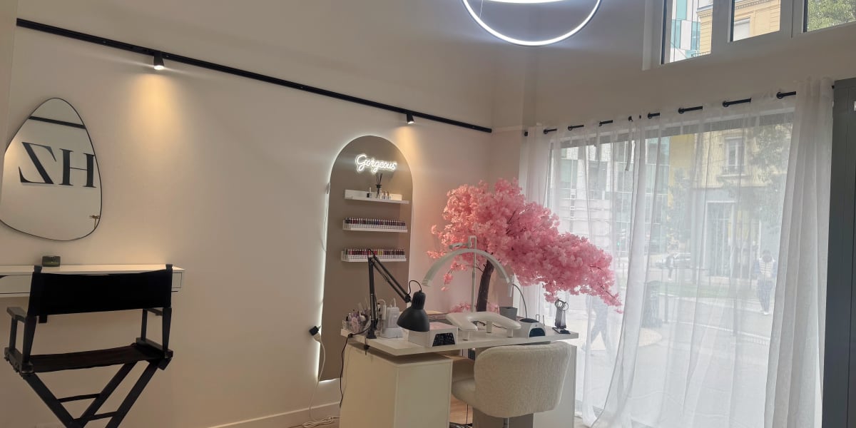 Zina Beauty - Onglerie Saint-Étienne - Photo de couverture - OneBooking