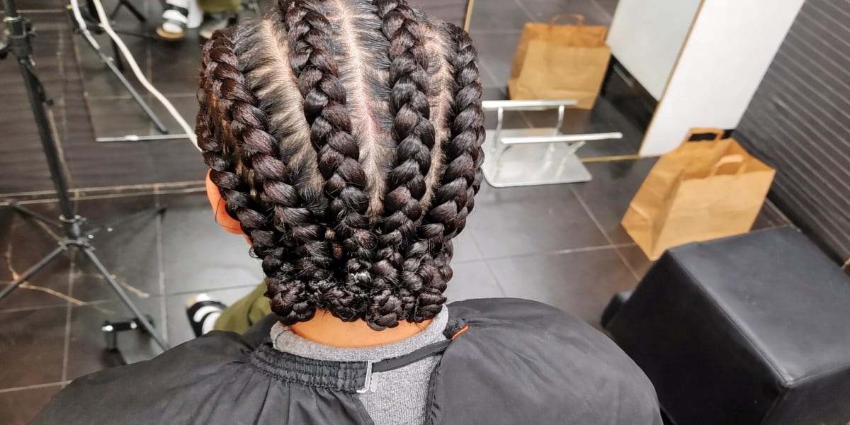 Isnyes - Coiffure Montpellier - Photo de couverture - OneBooking