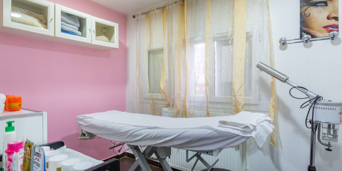 Touchwood Beautée - Sourcils & cils La Courneuve - Photo de couverture - OneBooking