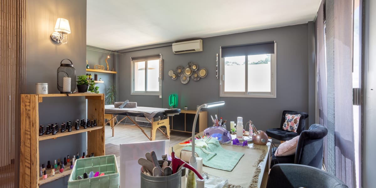 Douc’heure CBD - Onglerie Biot - Photo de couverture - OneBooking