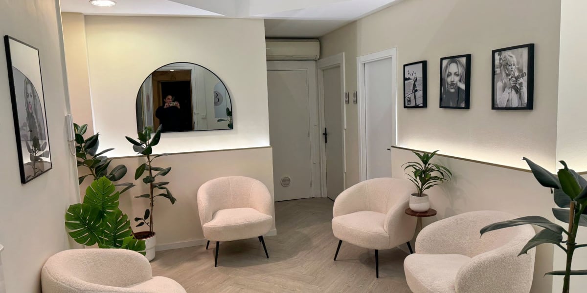 Une Pose chez Vivi - Sourcils & cils Nice - Photo de couverture - OneBooking
