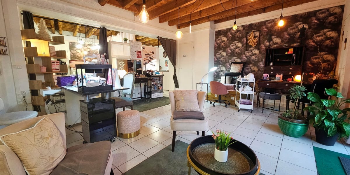 Le boudoir d’AnneSo - Sourcils & cils Arles - Photo de couverture - OneBooking