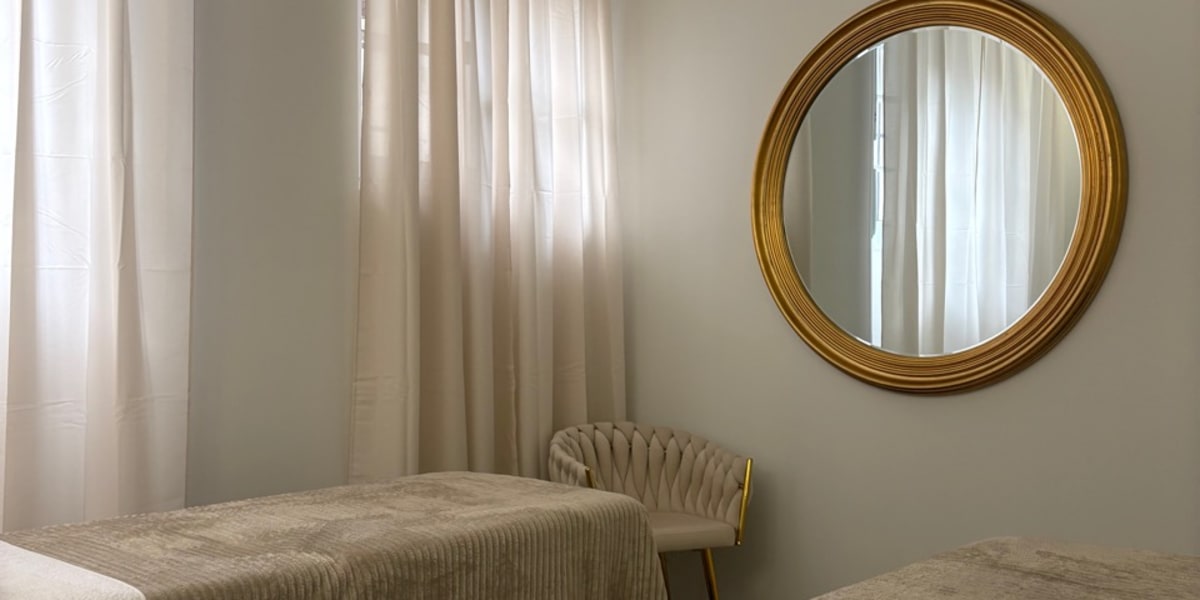 AURA - Onglerie Perpignan - Photo de couverture - OneBooking