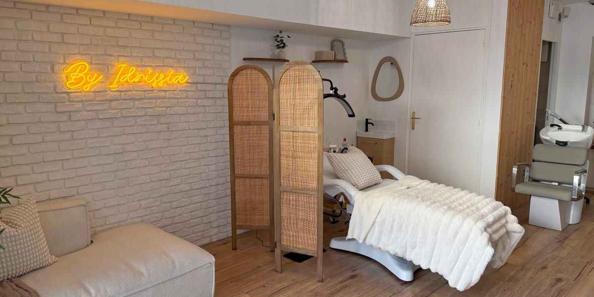 By Idrissia - Onglerie Lyon - Photo de couverture - OneBooking