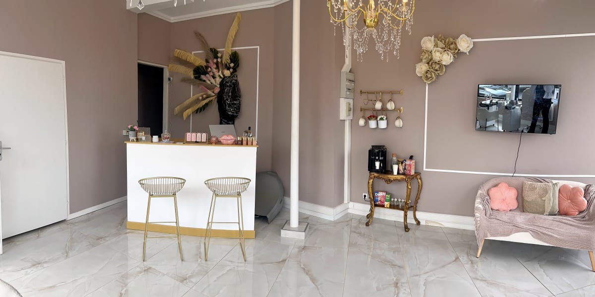Zbyela - Onglerie Le Havre - Photo de couverture - OneBooking