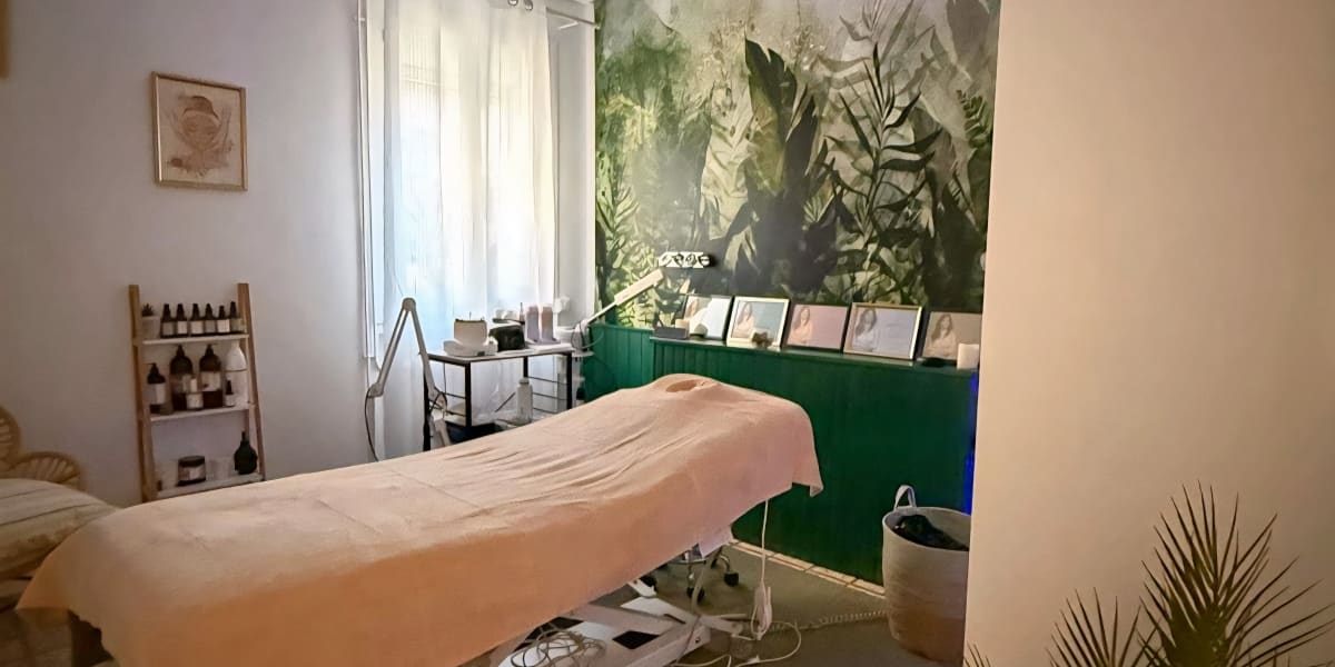 Un Instant pour Soi - Onglerie Toulon - Photo de couverture - OneBooking
