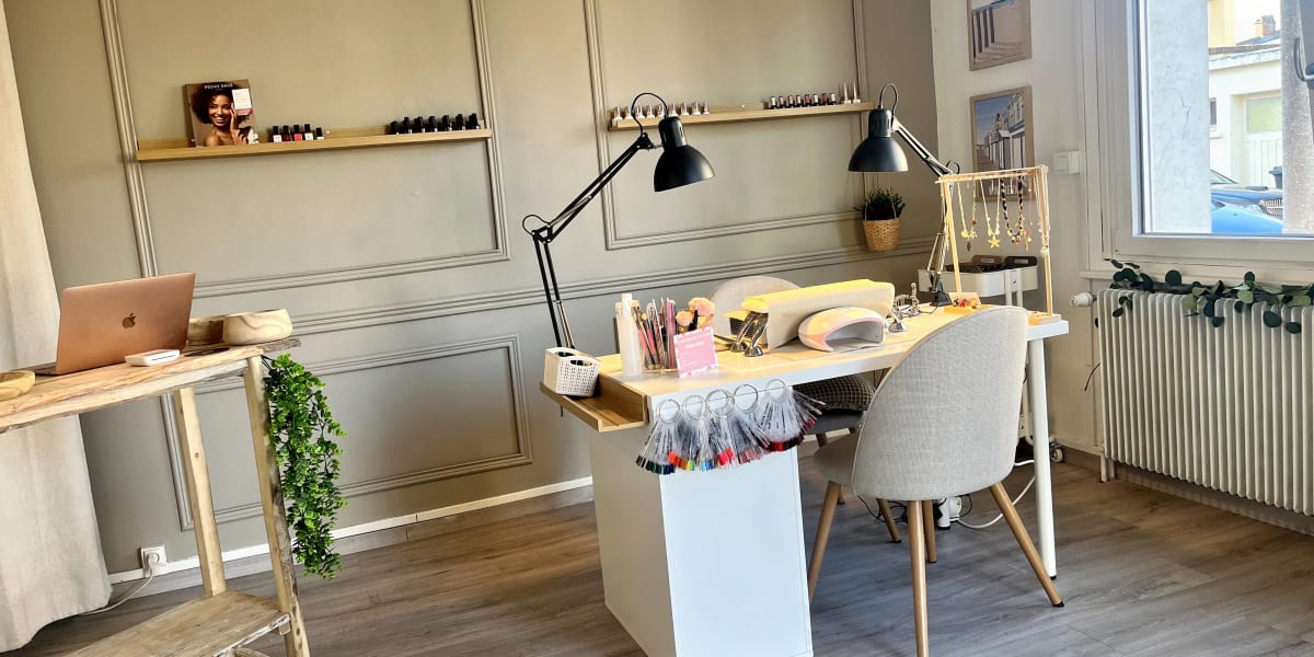 L'atelier de Valentine - Bar à ongles et Concept store - Sourcils & cils Calais - Photo de couverture - OneBooking