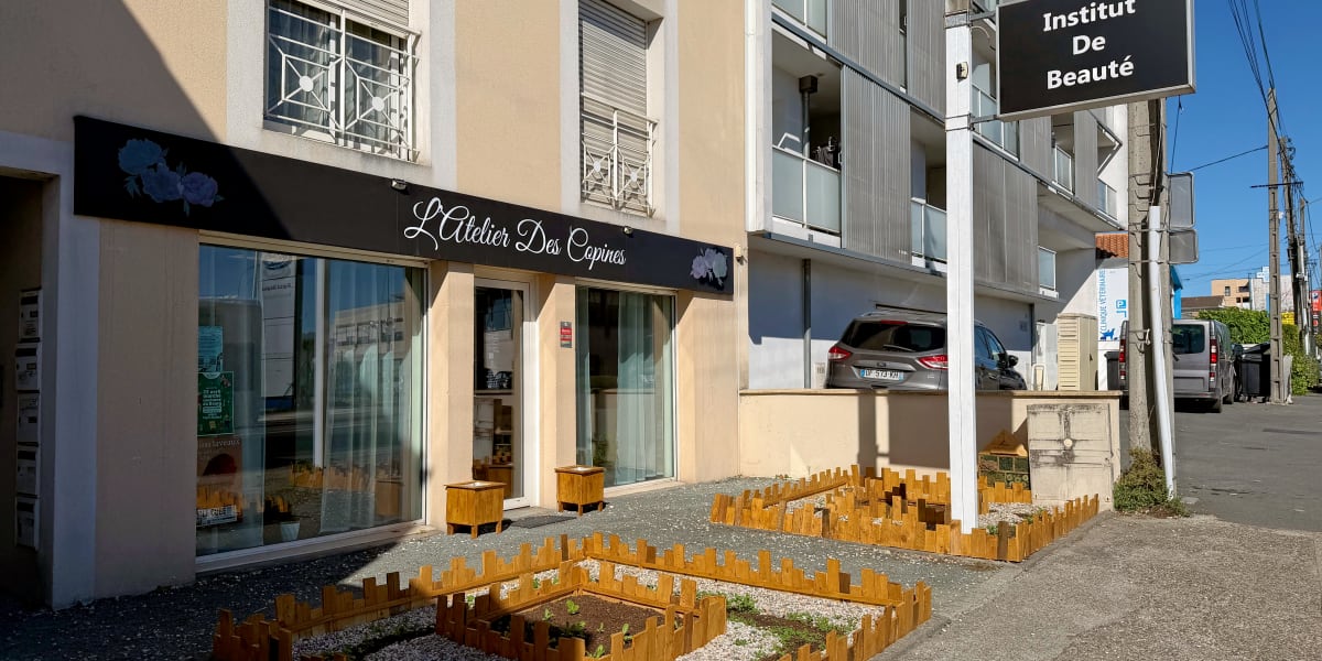 Mel & Cils : L'atelier des copines - Onglerie Villenave-d'Ornon - Photo de couverture - OneBooking