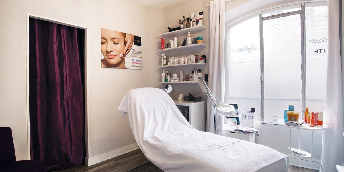 Françoise Esthétique - Onglerie Paris - Photo de couverture - OneBooking