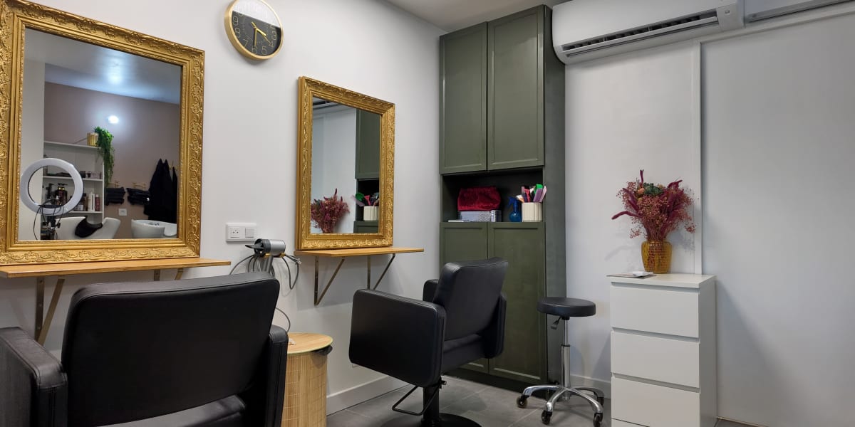Le Fauteuil de Roxanne - Coiffure Lagord - Photo de couverture - OneBooking