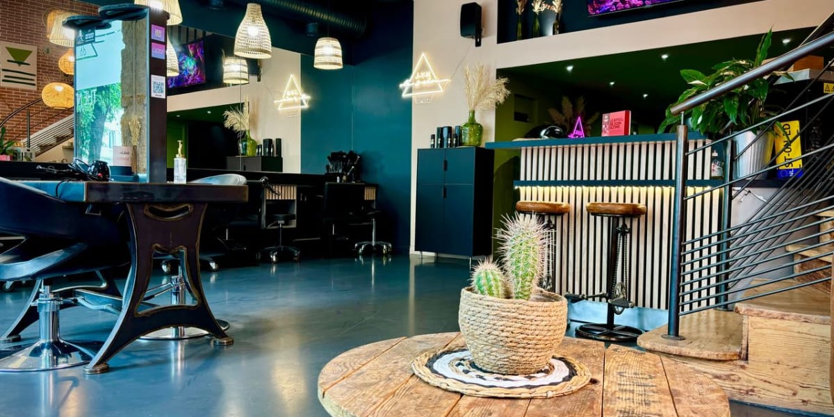 J.Y.N Le Salon - Coiffure Grenoble - Photo de couverture - OneBooking