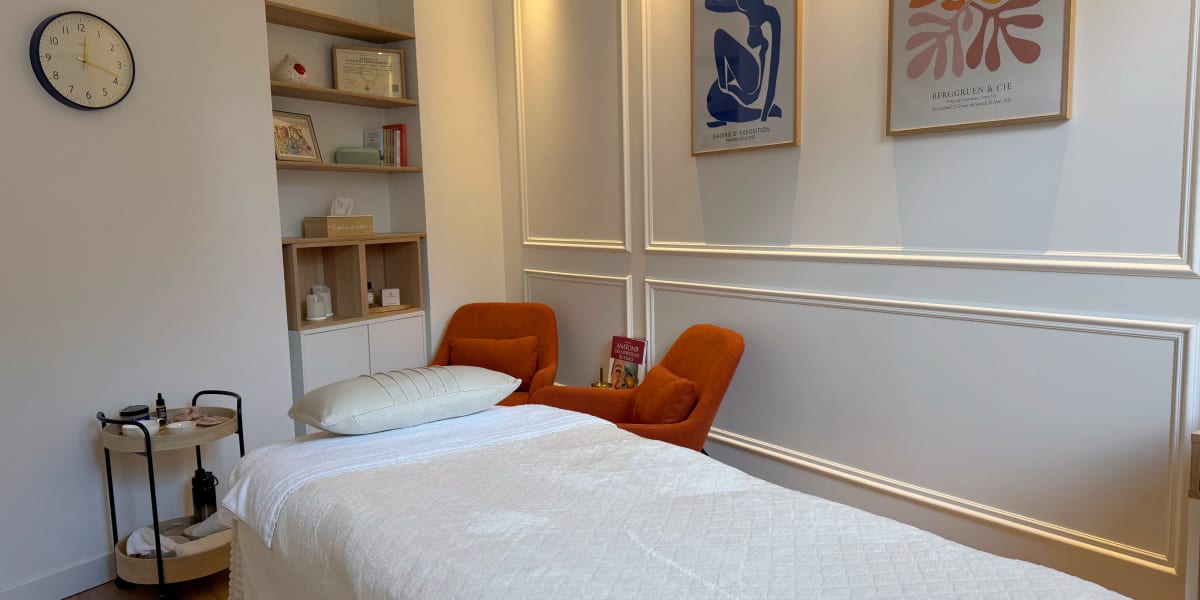 KY Facialiste - Sourcils & cils Issy-les-Moulineaux - Photo de couverture - OneBooking