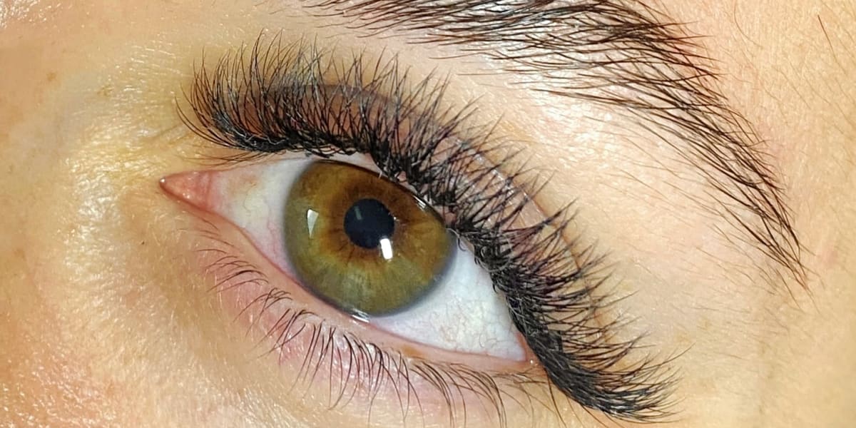 L’atelier de Victoire - Sourcils & cils Nîmes - Photo de couverture - OneBooking