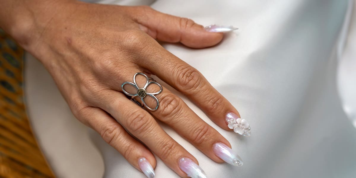LES ongles x REM Azur - Sourcils & cils Fréjus - Photo de couverture - OneBooking