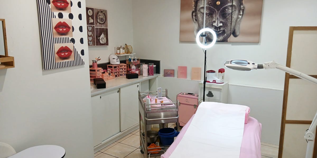 110 avenue - Sourcils & cils Aubagne - Photo de couverture - OneBooking