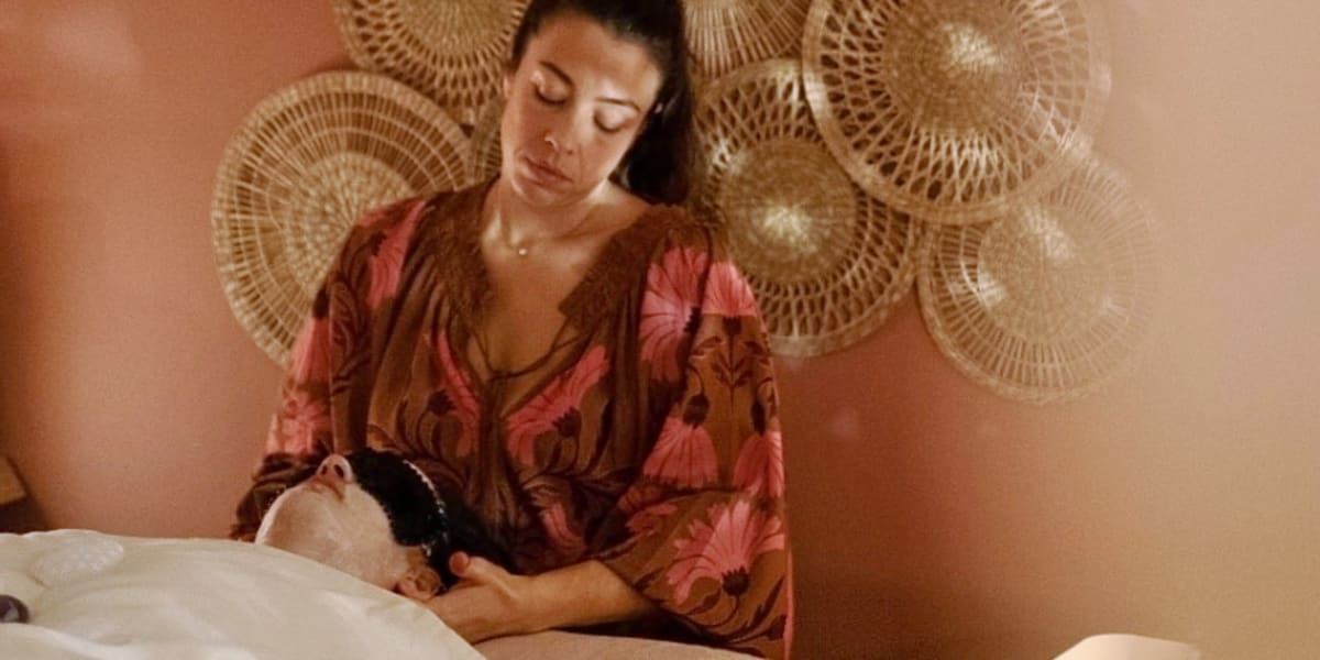 Maison Venus - Rituels sensoriels ( massages visage et corps) - Sourcils & cils Nice - Photo de couverture - OneBooking