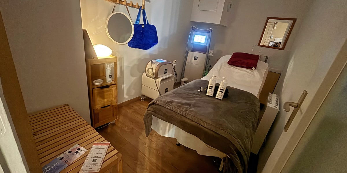 Parfumerie De l'Avenue - Institut de beauté Lisieux - Photo de couverture - OneBooking