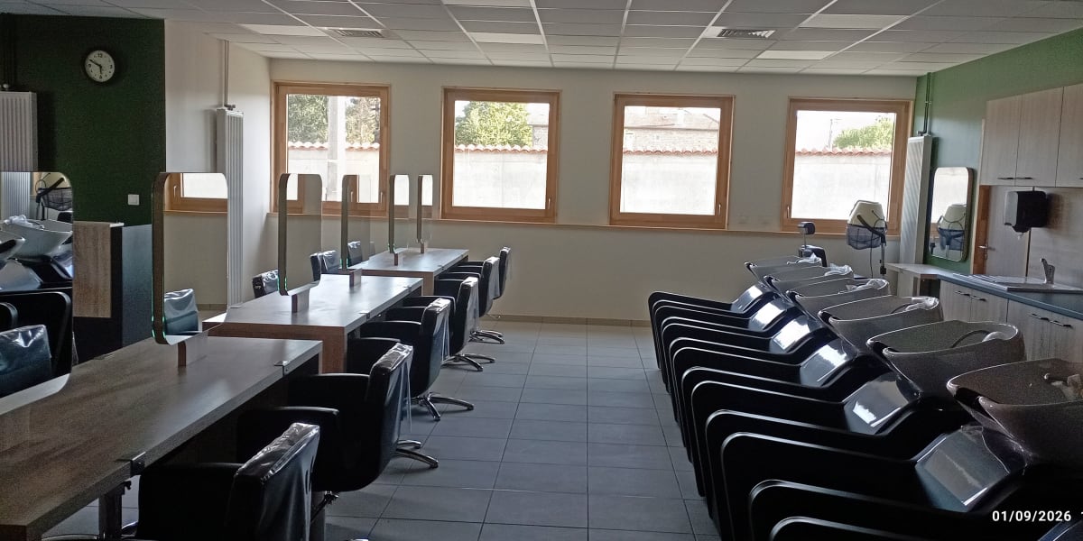 Lycée professionnel Jean Baptiste Dallard - Coiffure Montbrison - Photo de couverture - OneBooking