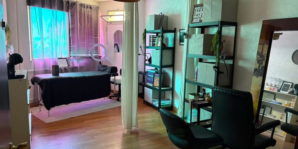 CCL & MRG Beauty - Onglerie Tours - Photo de couverture - OneBooking