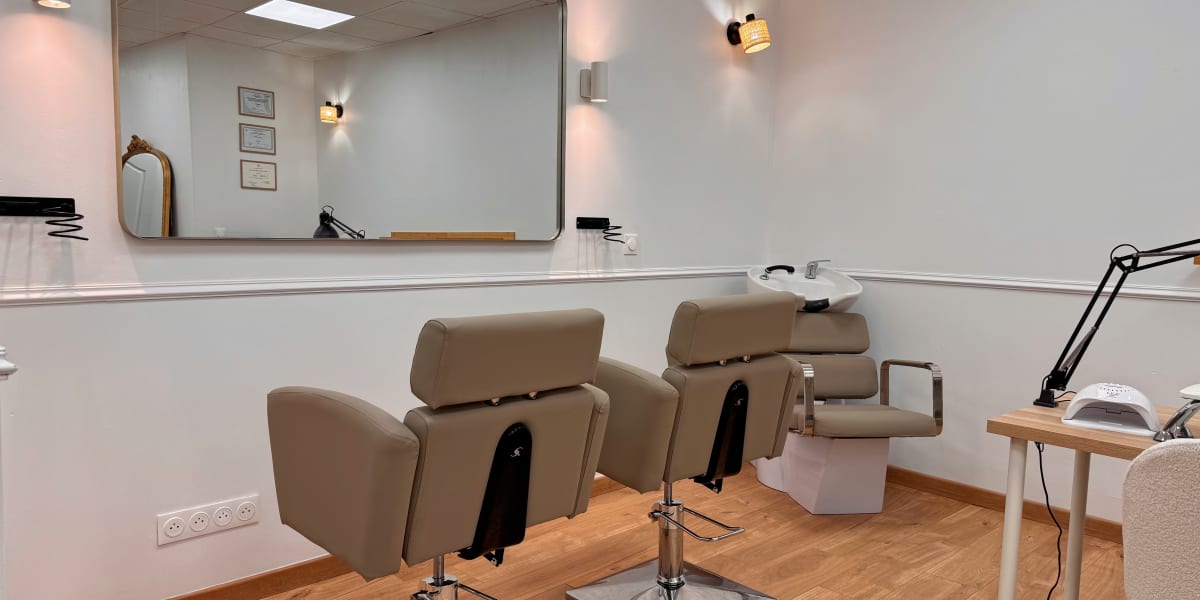 Glow by Wiss - Coiffure Lens - Photo de couverture - OneBooking