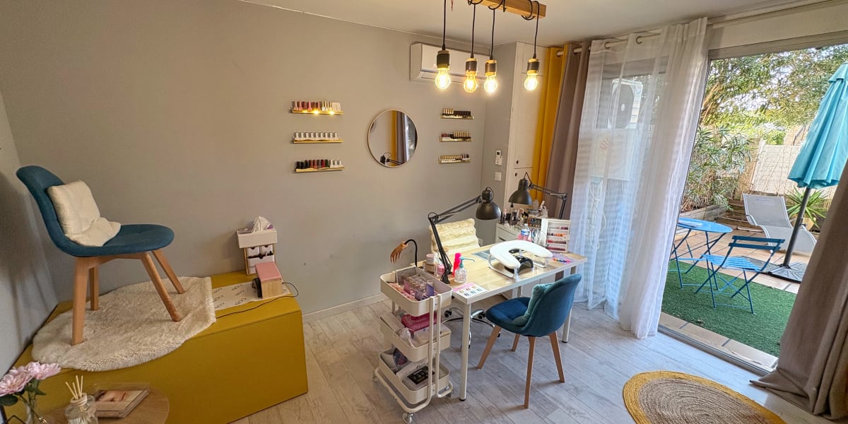 L’instant beauté avec Sab - Onglerie Agde - Photo de couverture - OneBooking