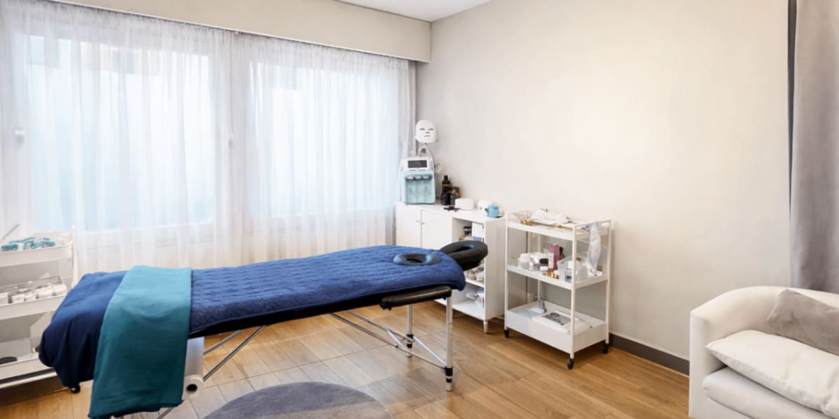 OmyGlow - Sourcils & cils Clichy - Photo de couverture - OneBooking