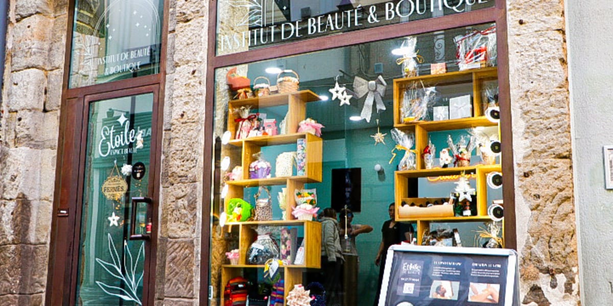 Étoile de beauté - Onglerie Saint-Étienne - Photo de couverture - OneBooking