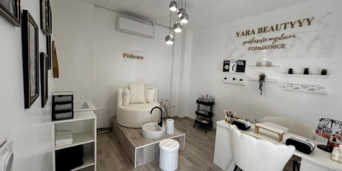 Yara Beauty - Sourcils & cils Vénissieux - Photo de couverture - OneBooking