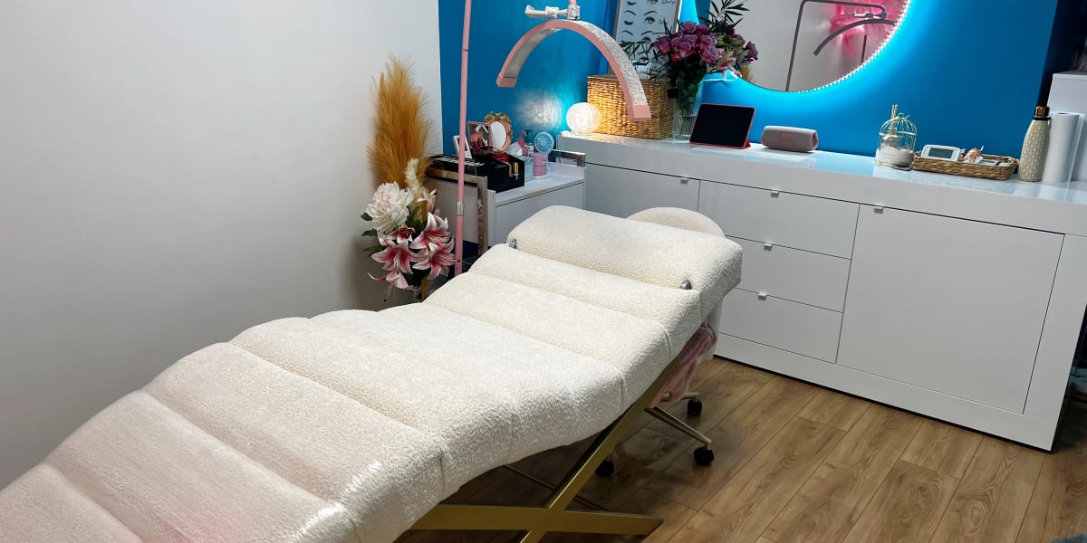 Cils Meena - Onglerie Mérignac - Photo de couverture - OneBooking